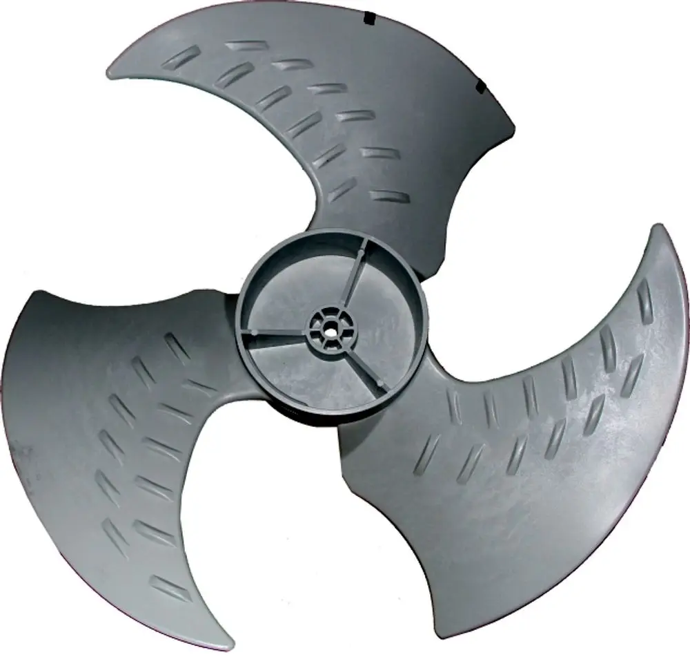 Grauer Ventilator mit drei aerodynamischen Blättern, hergestellt von Wolf, für den Einsatz in Heizungs- und Lüftungssystemen.
